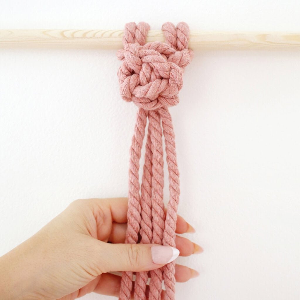 berry knot macrame