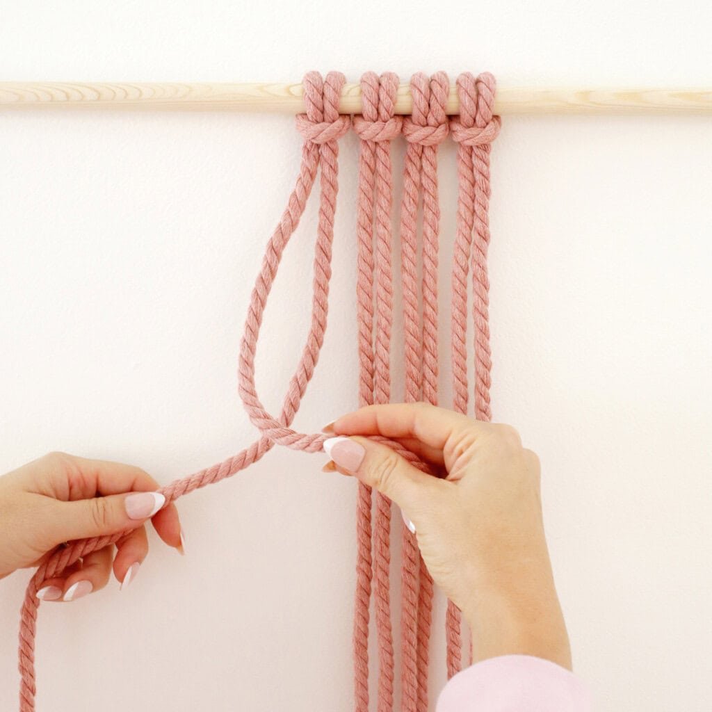 Double Half-Hitch Knot macrame