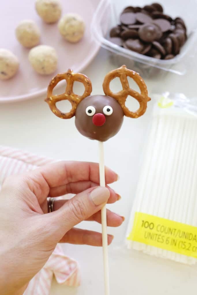 Making reindeer cake pops