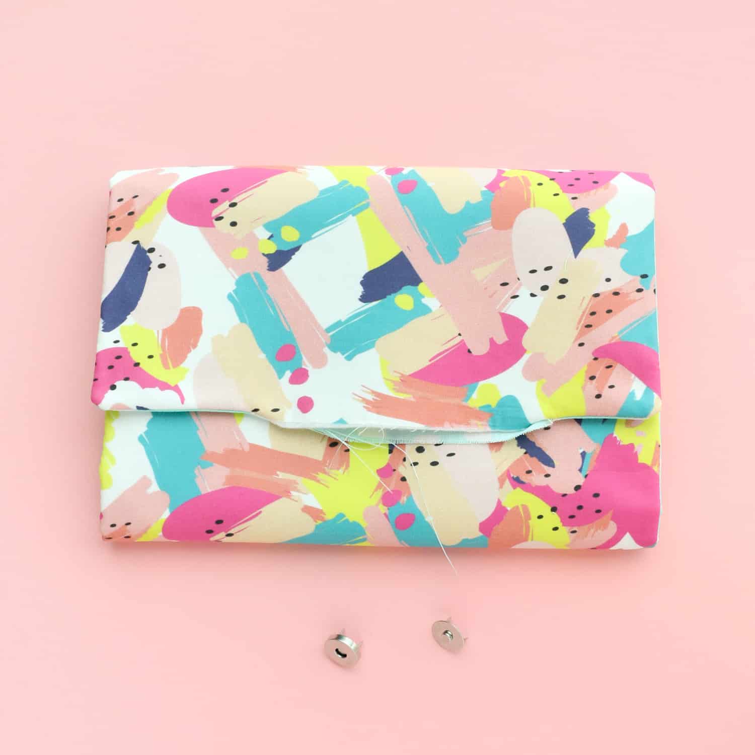 How-to-Sew-a-Waterproof-Diaper-Clutch